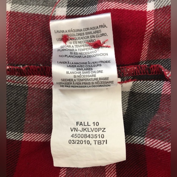 Vans flannel button down shirt with one Vans logo button Size Medium - Picture 11 of 11